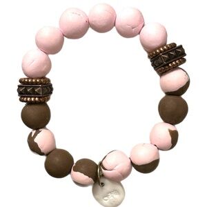 BRAND NEW ✨ Bracelet of hand-rolled clay, color-blocked in pink & brown.